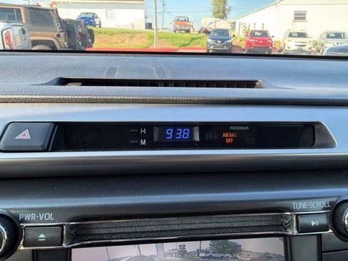 Used 2015 Toyota RAV4 LE FWD image 19