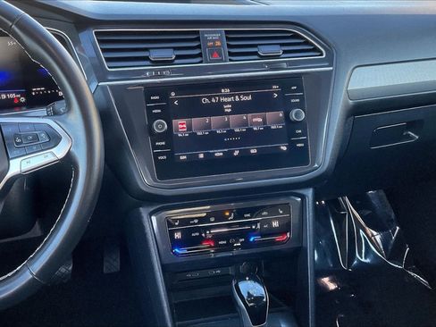 Used 2024 Volkswagen Tiguan SE image 6