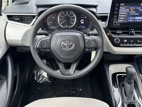 Used 2021 Toyota Corolla LE image 16