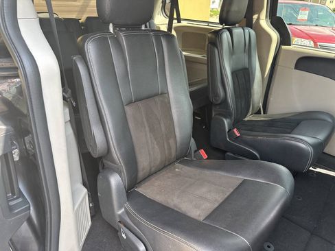 Used 2015 Dodge Grand Caravan SXT FWD image 13