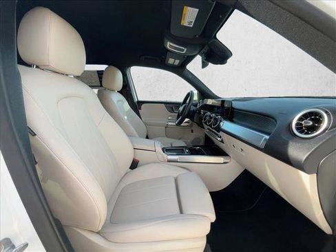 Certified 2025 Mercedes-Benz GLB 250 4MATIC image 19