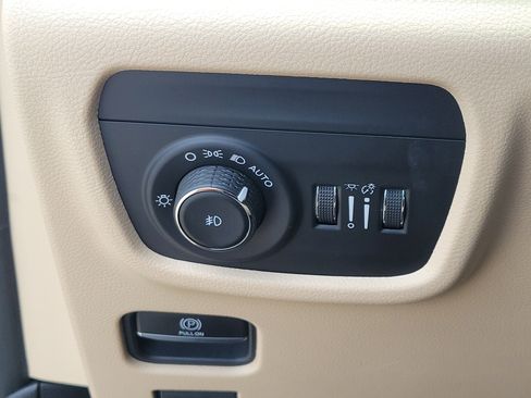 Used 2021 Jeep Grand Cherokee L Limited w/ MOPAR Finishing Package AWD/4WD image 27