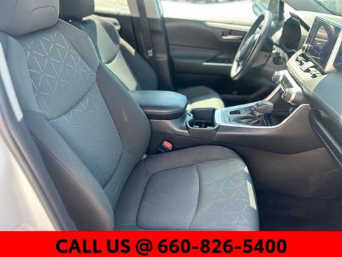 Used 2025 Toyota RAV4 XLE AWD/4WD image 7