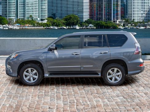 Used 2017 Lexus GX 460 w/ Navigation Package image 8