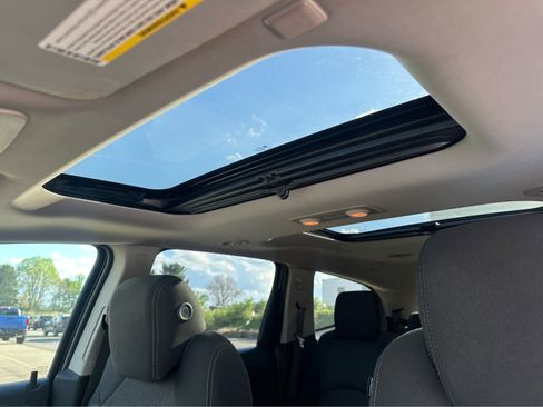 Used 2016 Chevrolet Traverse LT w/ Style and Technology Package AWD/4WD image 11