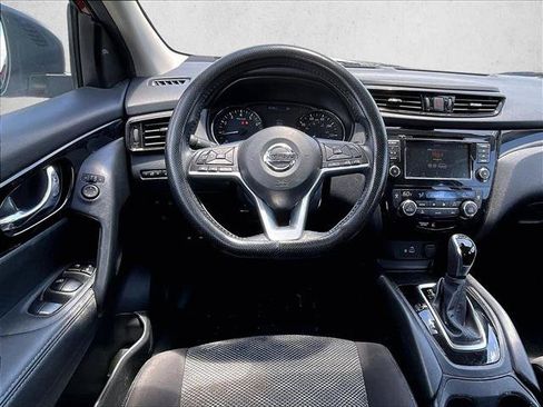 Used 2022 Nissan Rogue Sport SV FWD image 7