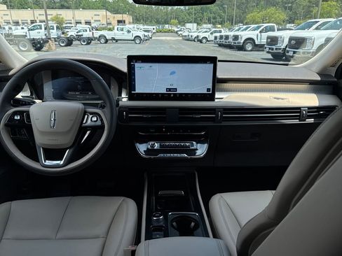 Used 2023 Lincoln Corsair FWD image 12