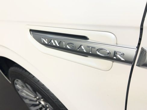 Used 2018 Lincoln Navigator L Reserve w/ Technology Package image 39