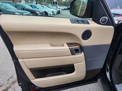 Used 2017 Land Rover Range Rover Sport HSE image 10