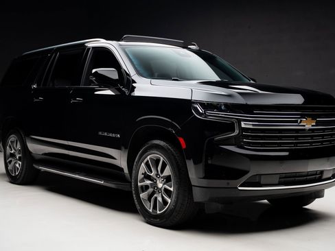 Used 2024 Chevrolet Suburban LT w/ Luxury Package RWD image 84