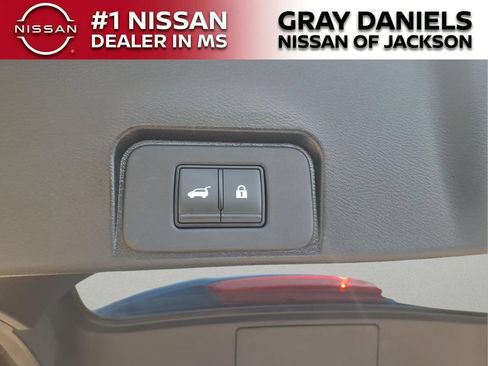 Used 2023 Nissan Rogue SL w/ SL Premium Package FWD image 9