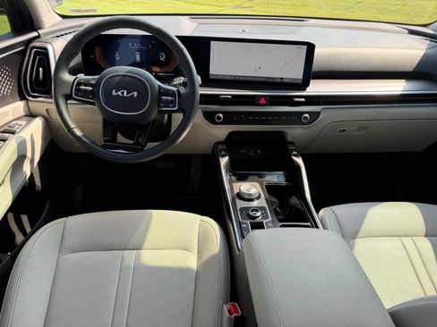 Certified 2025 Kia Sorento EX AWD/4WD image 10