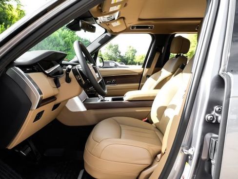 New 2026 Land Rover Range Rover Long Wheelbase SE AWD/4WD image 4