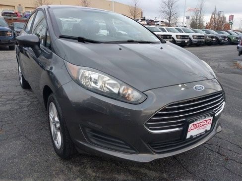Certified 2018 Ford Fiesta SE image 2