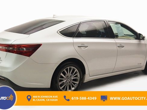 Used 2017 Toyota Avalon Limited image 6