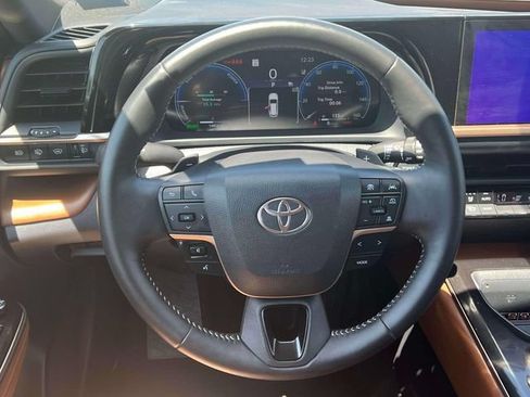 Certified 2025 Toyota Crown Signia AWD/4WD image 18