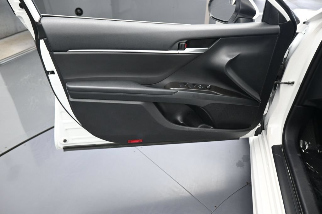 Used 2022 Toyota Camry SE w/ Convenience Package FWD image 13