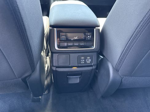 Used 2023 Subaru Ascent Premium w/ Convenience Package image 15