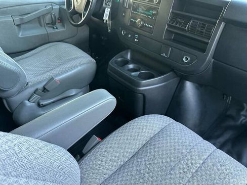 Used 2017 GMC Savana 2500 image 17