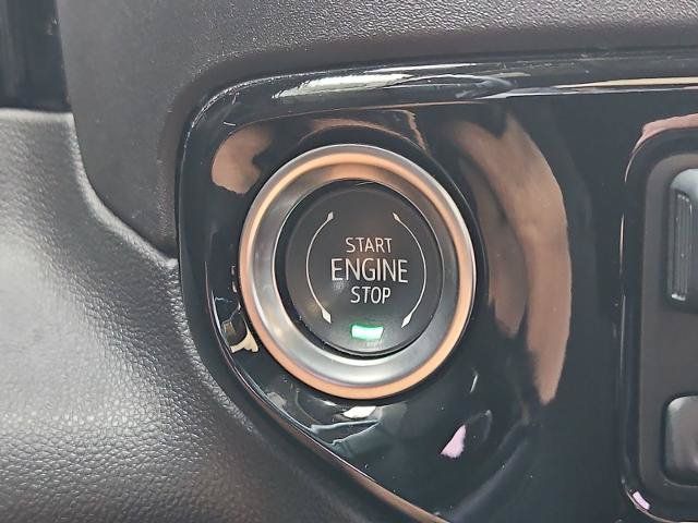 Certified 2025 GMC Sierra 1500 SLT RWD image 17
