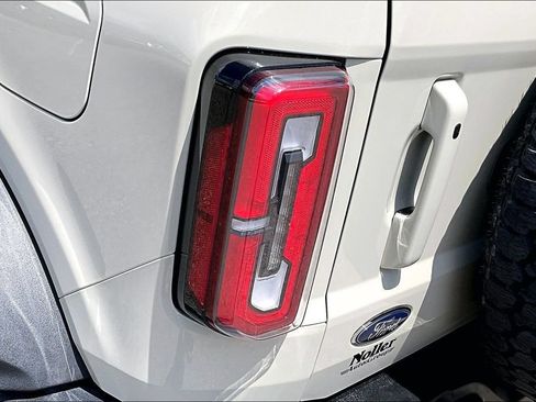 Certified 2025 Ford Bronco Outer Banks w/ Sasquatch Package AWD/4WD image 30