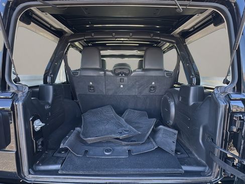 Used 2023 Jeep Wrangler Unlimited Rubicon w/ Cold Weather Group image 20