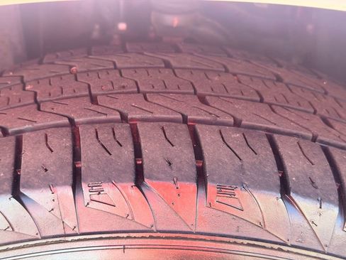 Used 2013 Nissan Frontier SV image 10