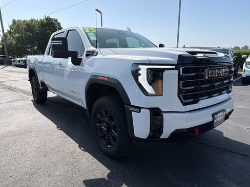 Used 2025 GMC Sierra 2500 AT4 AWD/4WD image 3