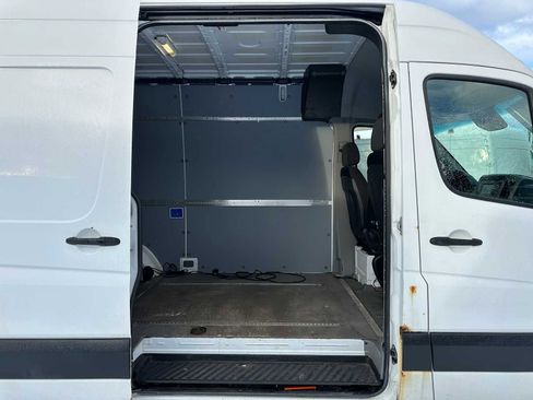 Used 2016 Freightliner Sprinter 2500 image 12