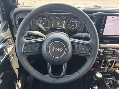 Used 2026 Jeep Gladiator Rubicon AWD/4WD image 18