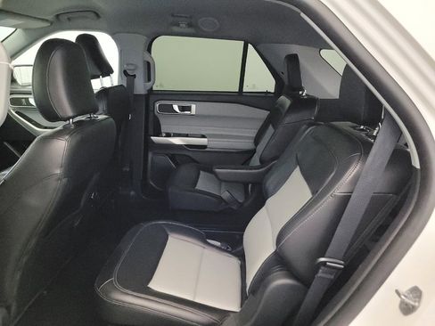 Used 2022 Ford Explorer XLT w/ Equipment Group 202A AWD/4WD image 18