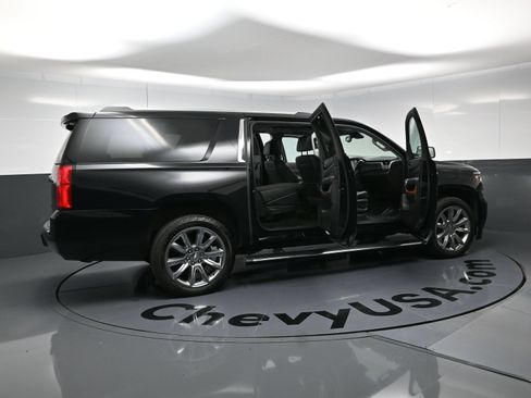 Used 2017 Chevrolet Suburban Premier AWD/4WD image 26