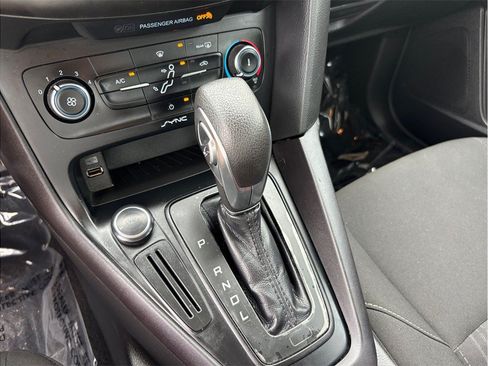 Used 2017 Ford Focus SE FWD image 25