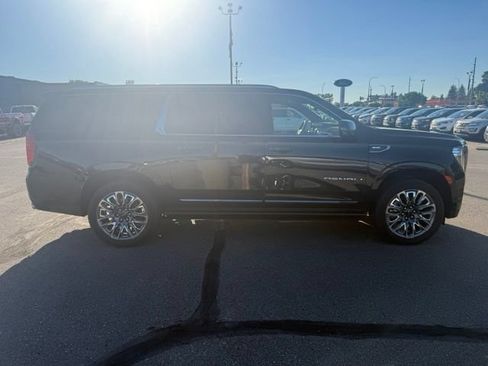 Used 2024 GMC Yukon XL Denali Ultimate AWD/4WD image 13