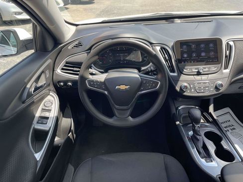 Used 2024 Chevrolet Malibu LT FWD image 2
