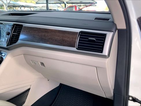 Used 2019 Volkswagen Atlas SEL Premium image 18