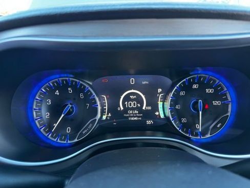 Used 2024 Chrysler Pacifica Limited w/ S Appearance Package AWD/4WD image 18