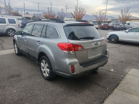 Used 2011 Subaru Outback 2.5i Premium w/ All-Weather Pkg AWD/4WD image 5