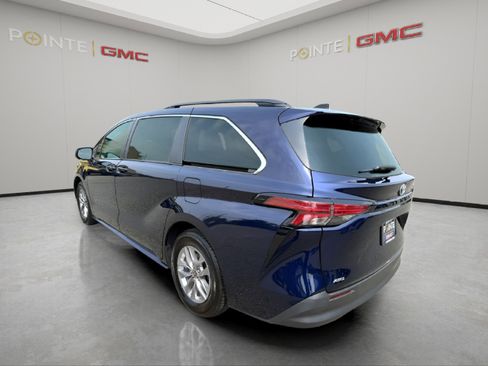 Used 2022 Toyota Sienna LE image 7
