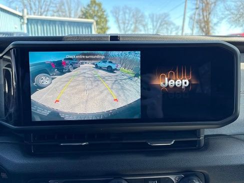 Used 2024 Jeep Wrangler Unlimited Sport AWD/4WD image 16