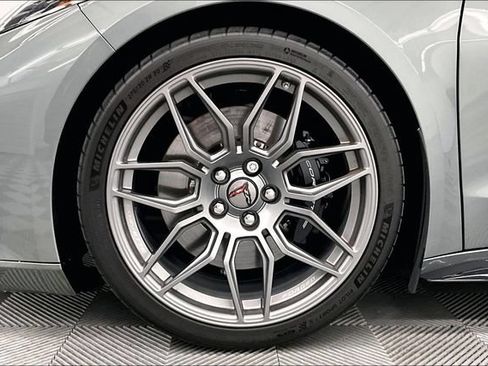 Used 2024 Chevrolet Corvette Z06 RWD image 9
