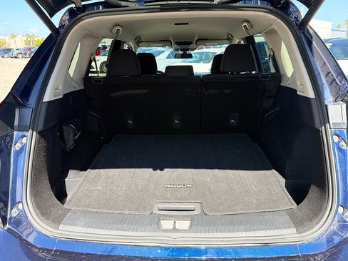 Used 2025 Nissan Rogue SV image 12