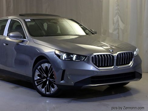 Used 2026 BMW 530i xDrive w/ Premium Package image 2