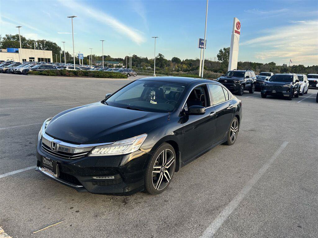 Used 2017 Honda Accord Touring image 3