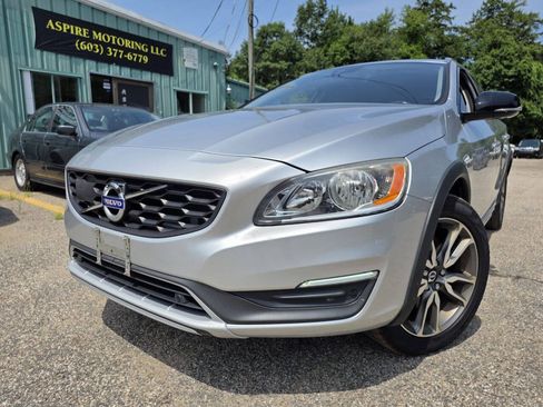 Used 2015 Volvo V60 T5 Cross Country w/ Climate Package AWD/4WD image 2