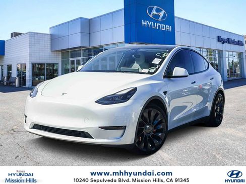 Used 2022 Tesla Model Y Performance image 1