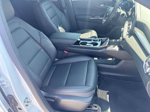 Used 2026 Chevrolet Equinox LT w/ Convenience Package II FWD image 25