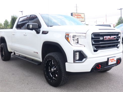 Used 2022 GMC Sierra 1500 AT4 w/ AT4 Preferred Package AWD/4WD image 5