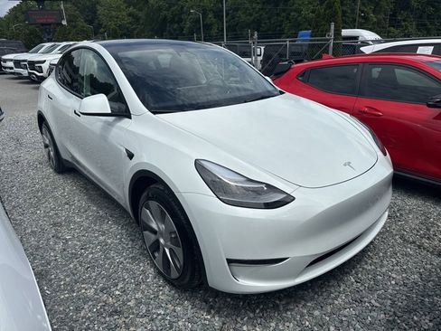 Used 2023 Tesla Model Y Long Range AWD/4WD image 2