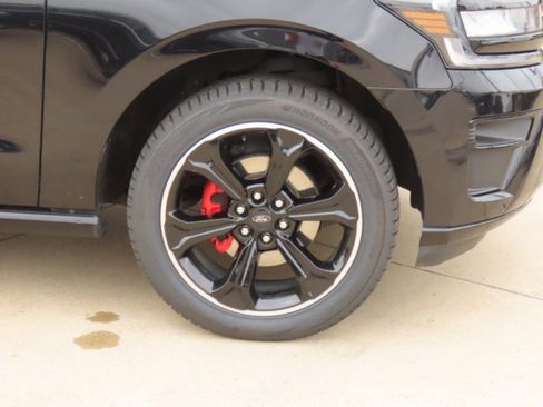 Used 2023 Ford Expedition Limited AWD/4WD image 7